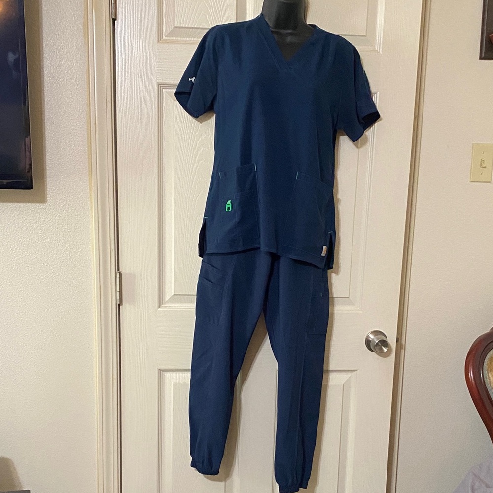 Carhartt Women's Navy Jogger Scrub Set